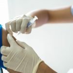 Vaccin contre le coronavirus : l’employeur peut-il être obligé de donner le vaccin ?